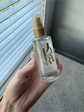 Wella Oil Reflections Light Luminous Reflective Oil - Clear & Gold Accents